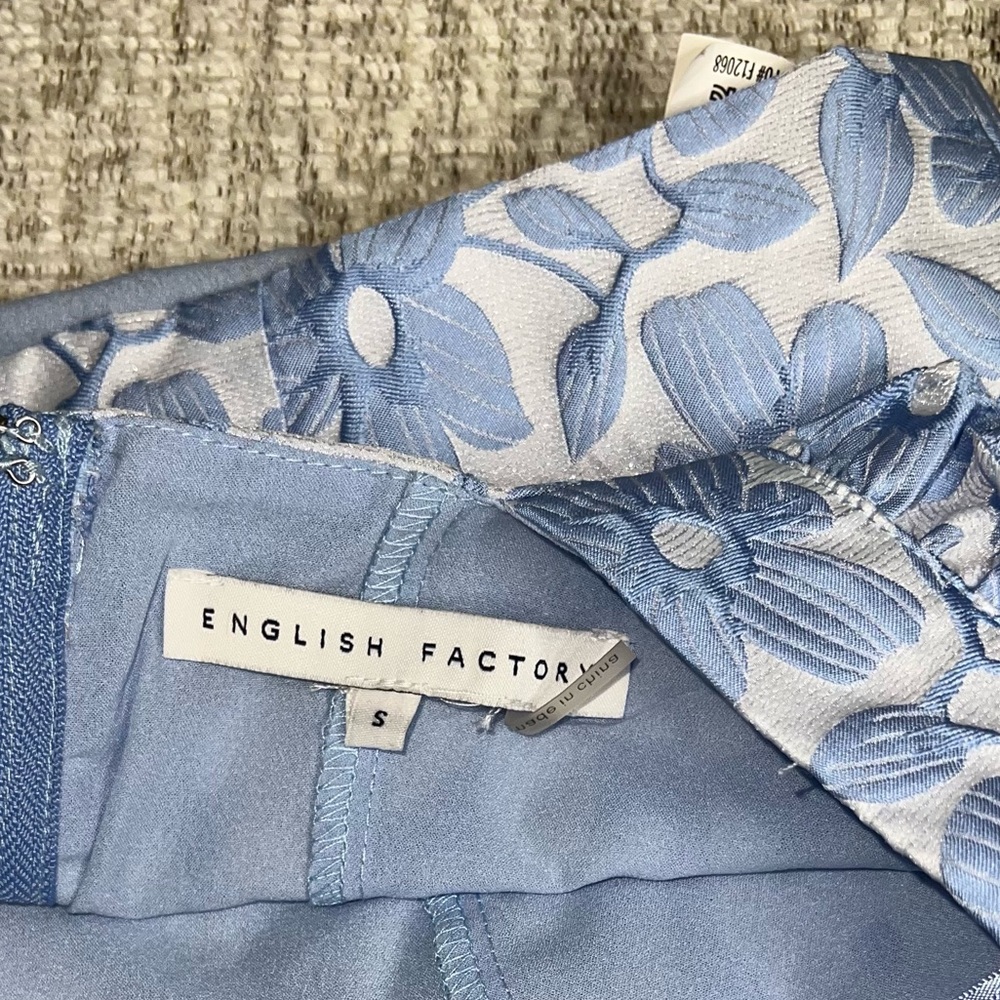 English Factory - Picture 4 of 4